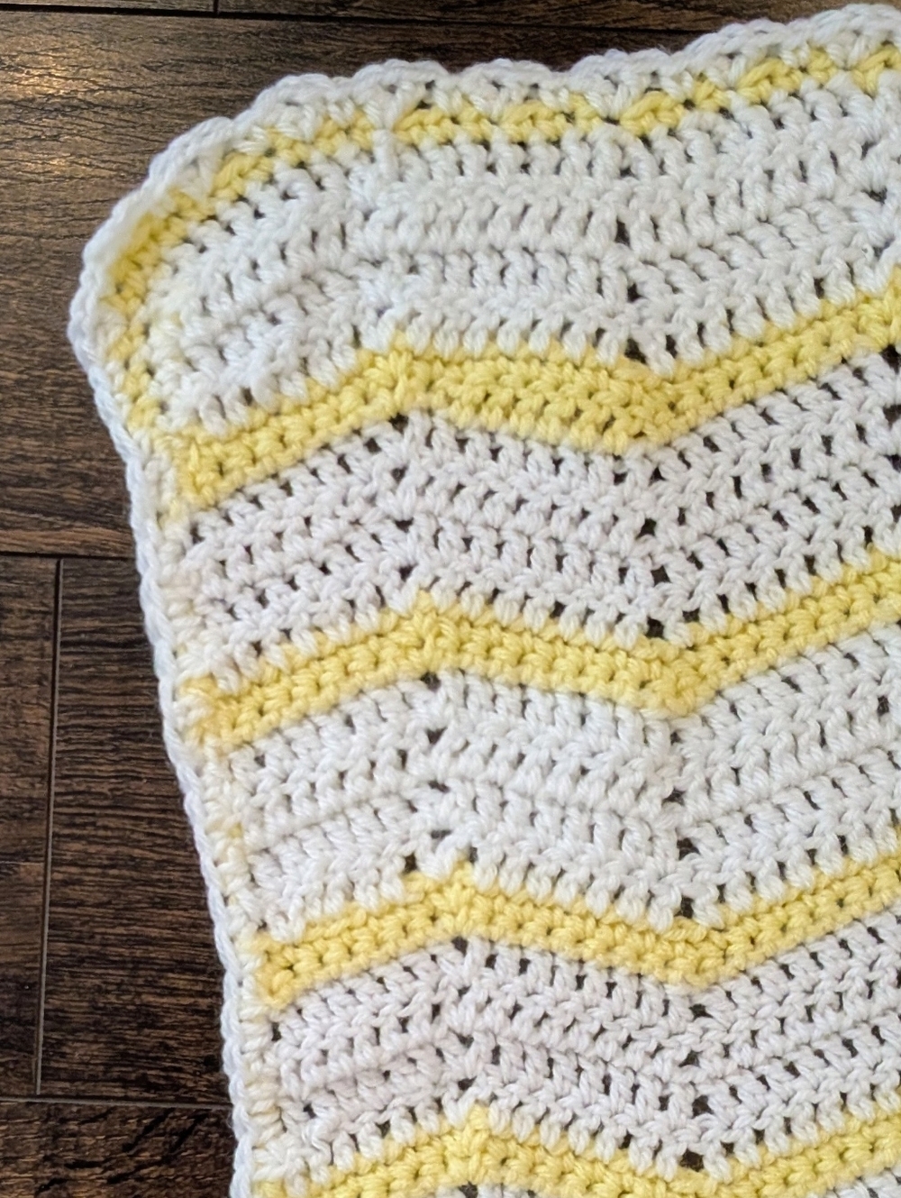 EUC Handmade 45"x34" Crocheted White and Yellow Chevron Pattern Throw Blanket - Picture 2 of 5
